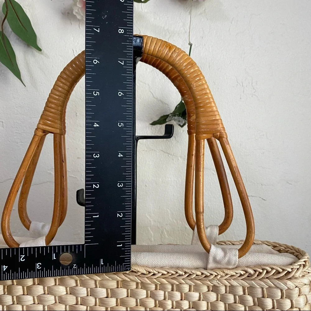 Vintage style woven bag with true vintage needlepoint panel - Picture 2 of 16